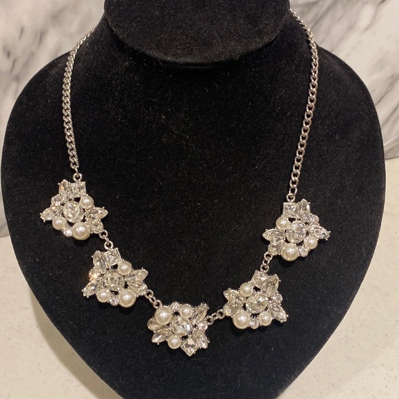 Elegant Silver Chain & Faux pearls and crystals Floral Necklace - Picture 4 of 7